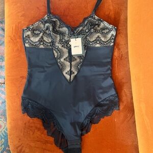pinsy Sculpting Lace Shapewear Bodysuit - XL - NWT
